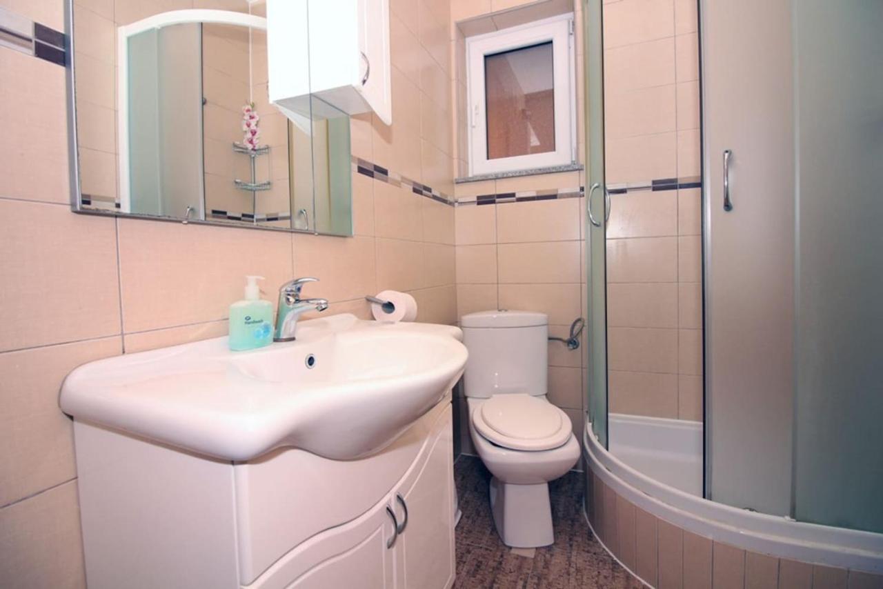 4 Bedroom Apartment In Tisno Exterior foto