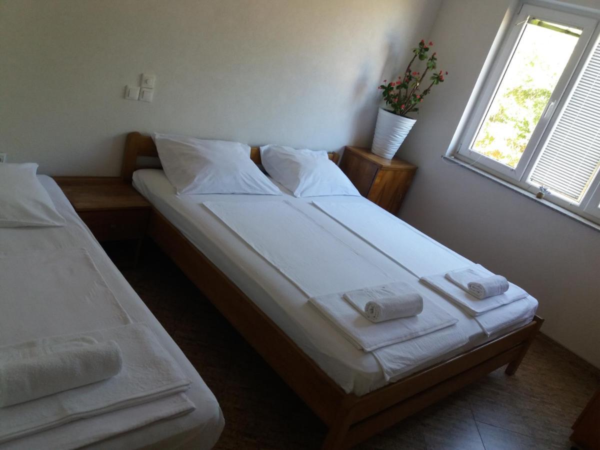4 Bedroom Apartment In Tisno Exterior foto